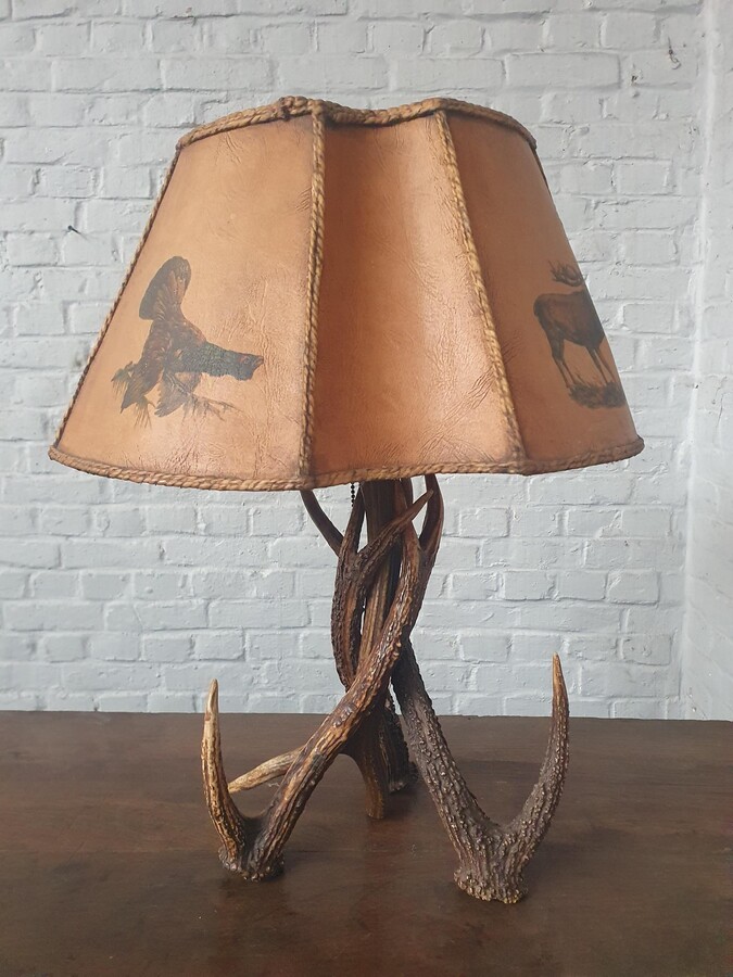 Hunting style Table lamp
