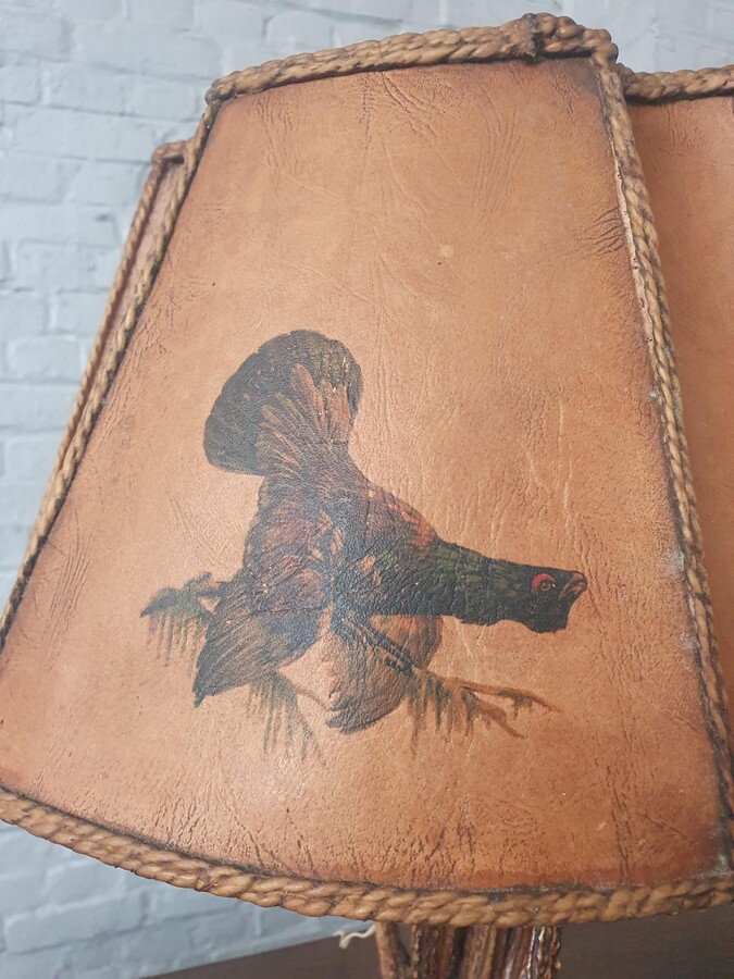 Hunting style Table lamp