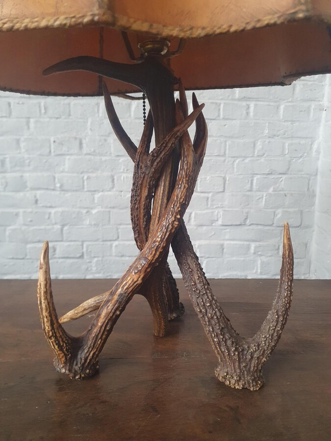 Hunting style Table lamp