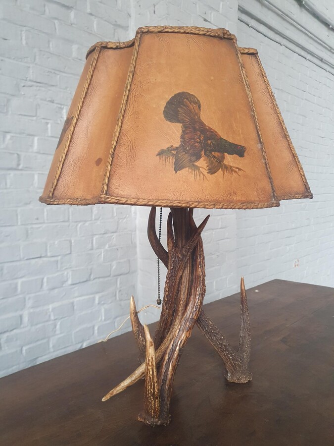 Hunting style Table lamp
