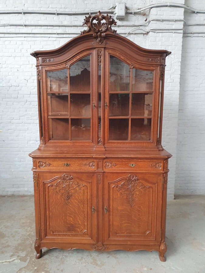 Louis XV (Liege style) Vitrine (Display Cabinet)