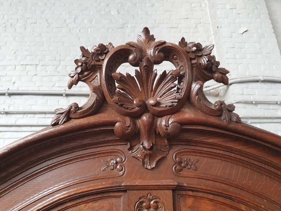 Louis XV (Liege style) Vitrine (Display Cabinet)