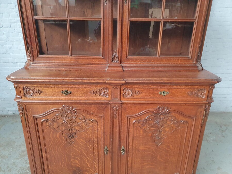 Louis XV (Liege style) Vitrine (Display Cabinet)