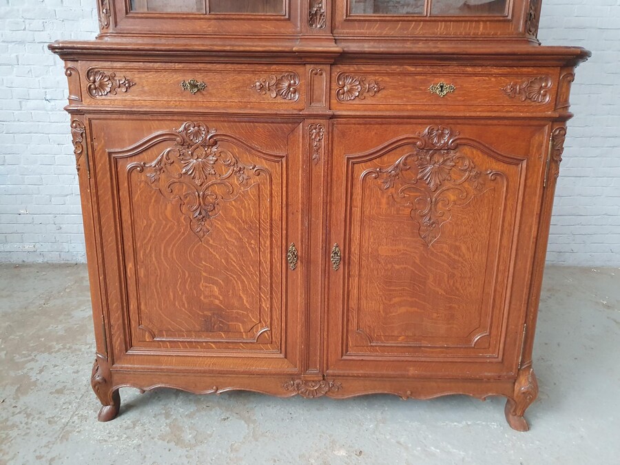 Louis XV (Liege style) Vitrine (Display Cabinet)