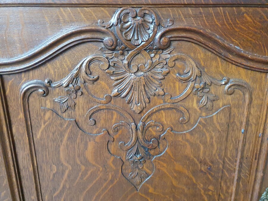 Louis XV (Liege style) Vitrine (Display Cabinet)