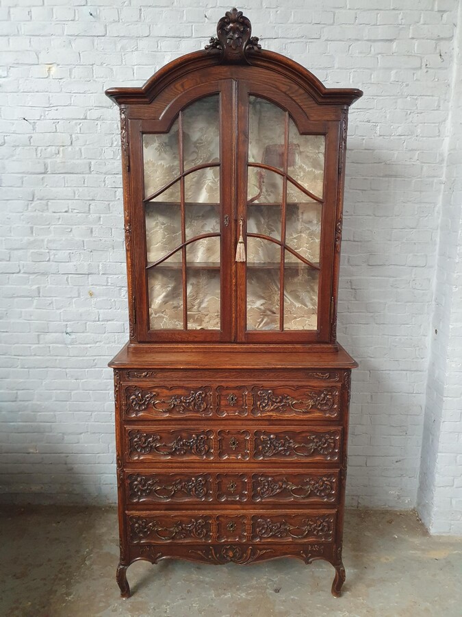 Louis XV Vitrine (Display Cabinet)