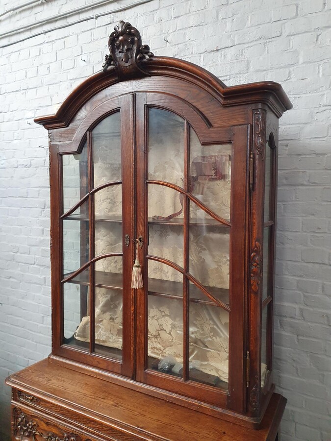 Louis XV Vitrine (Display Cabinet)