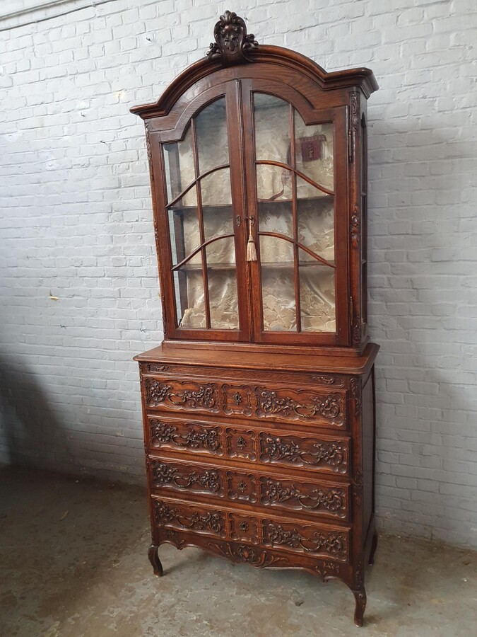 Louis XV Vitrine (Display Cabinet)
