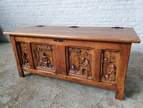 Trunk Breughel style Belgium Oak 1940