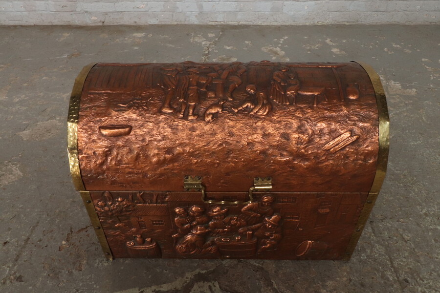 Breughel style Trunk