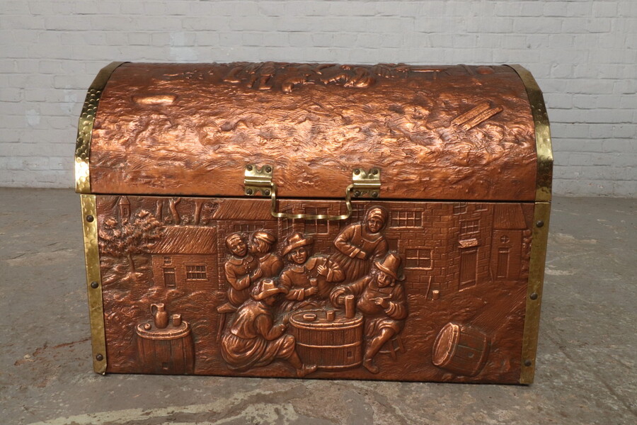 Breughel style Trunk