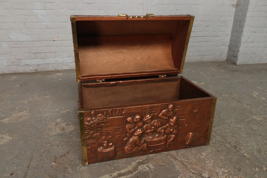 Breughel style Trunk