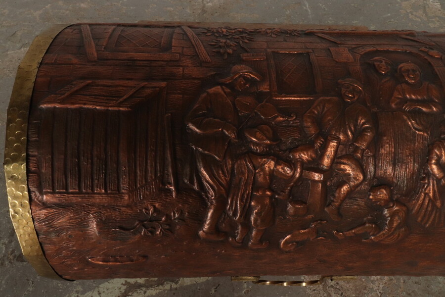 Breughel style Trunk