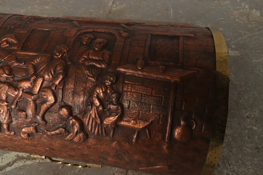 Breughel style Trunk