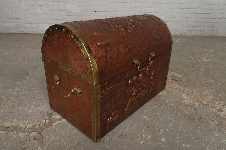 Breughel style Trunk