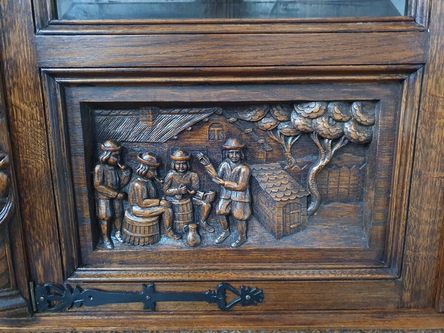 Breughel style Vitrine (Display Cabinet)