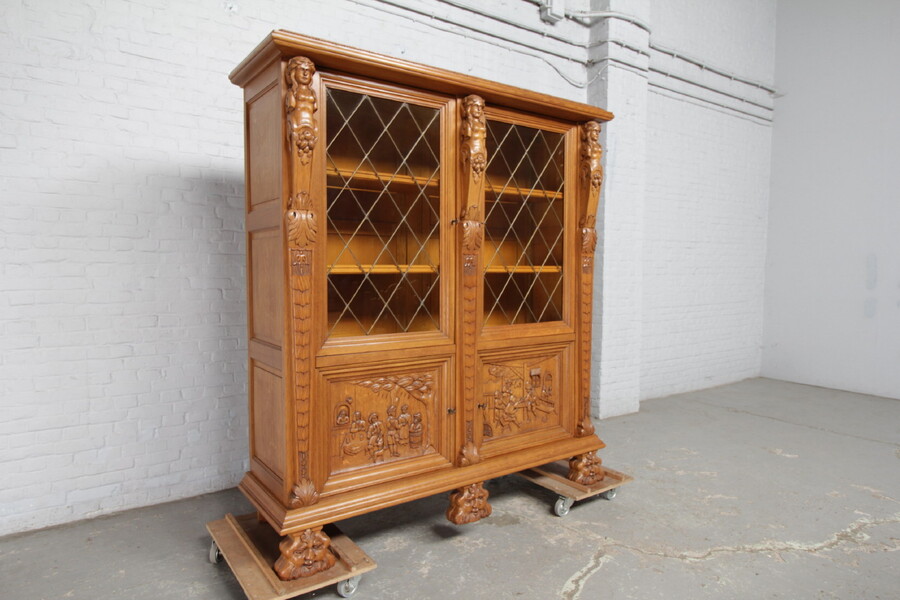 Breughel style Vitrine (Display Cabinet)