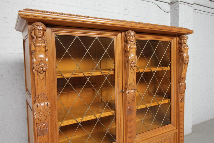 Breughel style Vitrine (Display Cabinet)