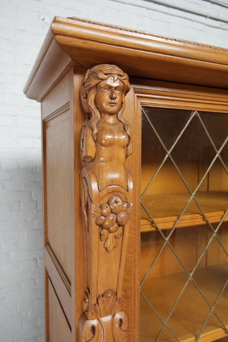 Breughel style Vitrine (Display Cabinet)