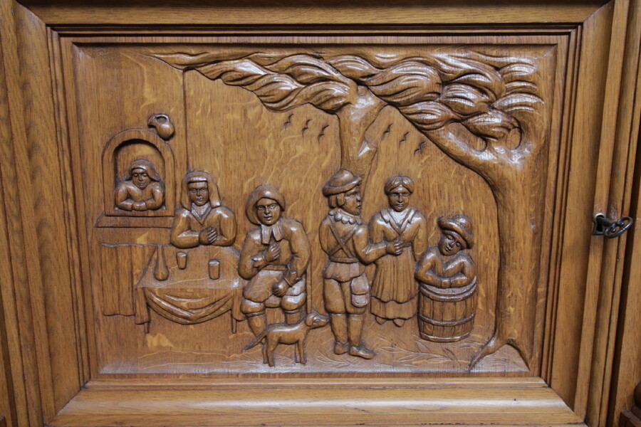 Breughel style Vitrine (Display Cabinet)