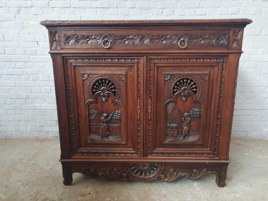 Brittany style Sideboard