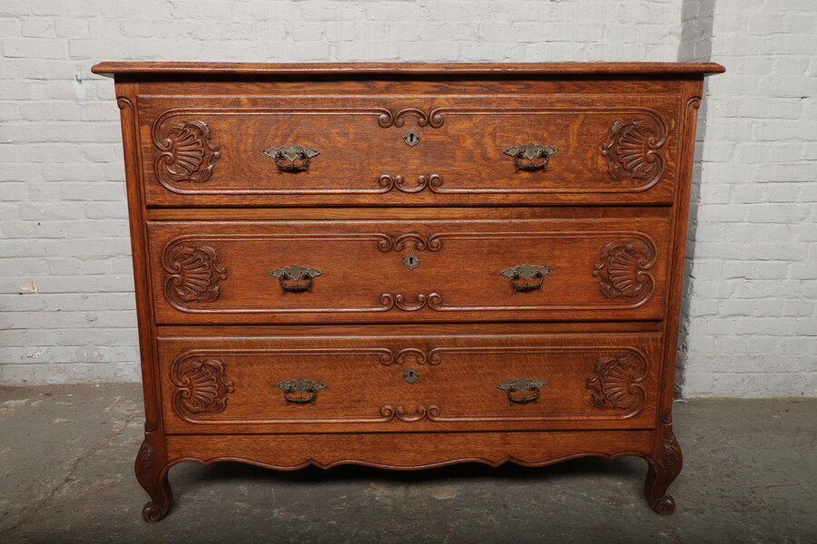 Country French Chest of Drawers