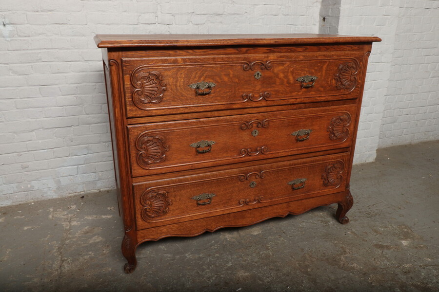 Country French Chest of Drawers
