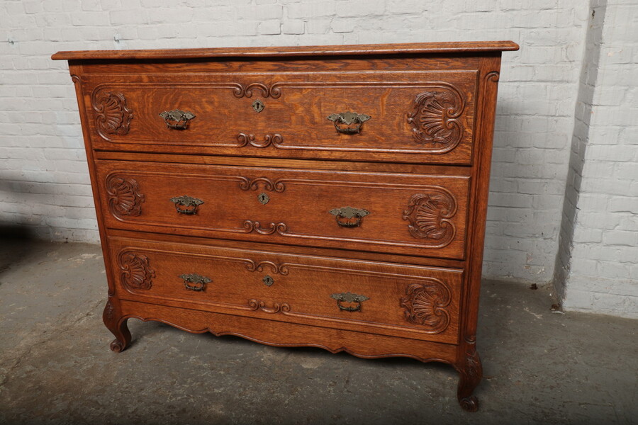 Country French Chest of Drawers