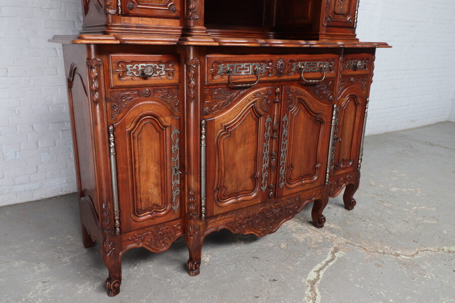 Country French (Louis XV) Vaisselier cabinet