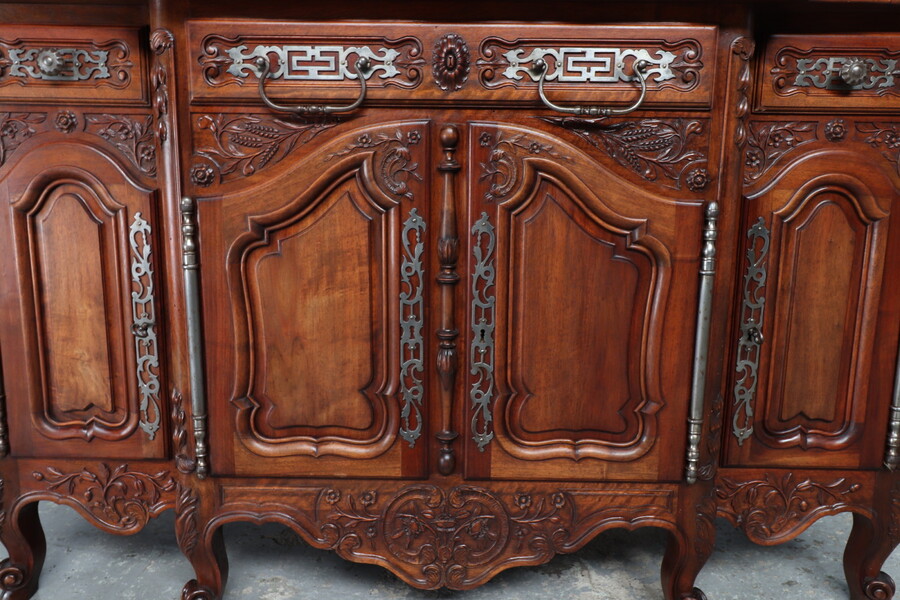 Country French (Louis XV) Vaisselier cabinet