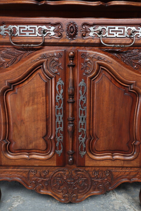 Country French (Louis XV) Vaisselier cabinet