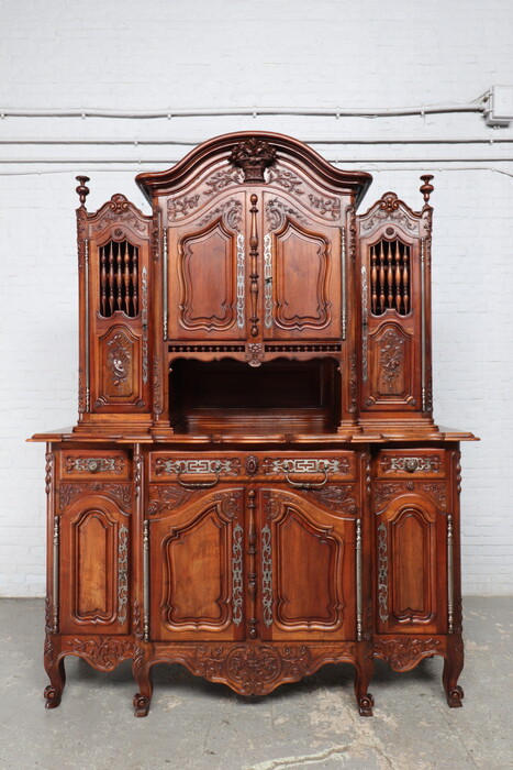 Country French (Louis XV) Vaisselier cabinet