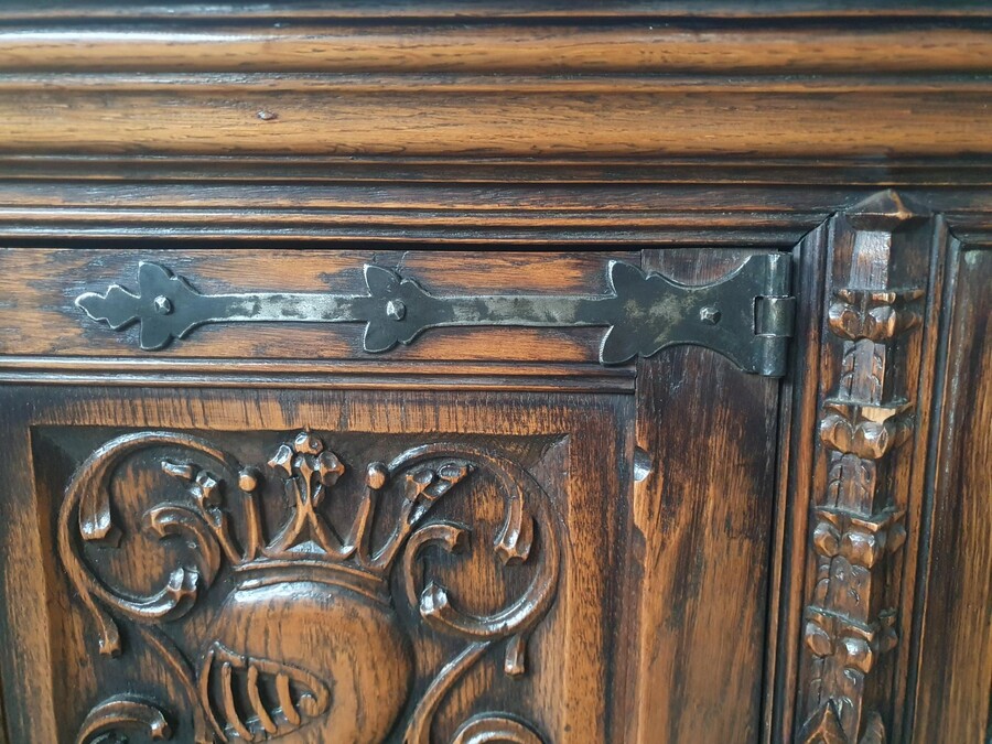 Gothic Credance cabinet