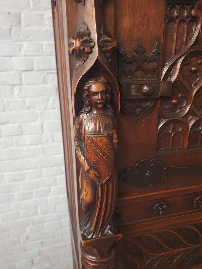 Gothic Credance cabinet