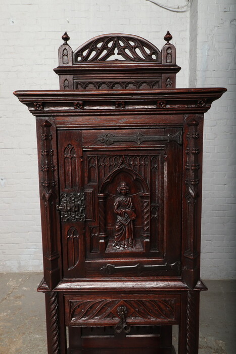 Gothic Credance cabinet
