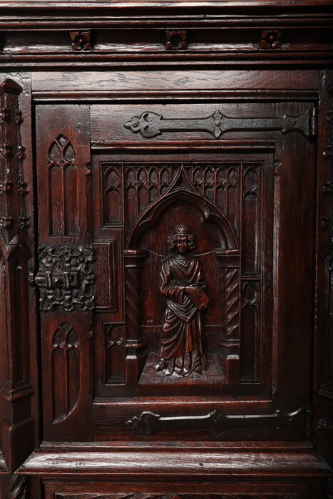 Gothic Credance cabinet