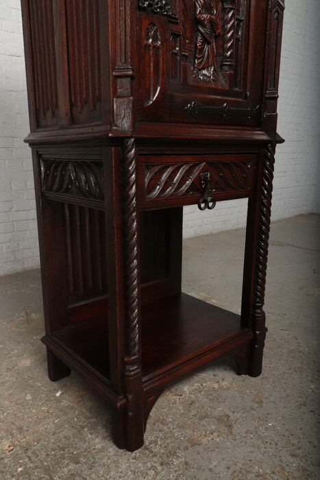 Gothic Credance cabinet