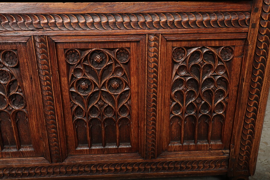 Gothic Hall Bench