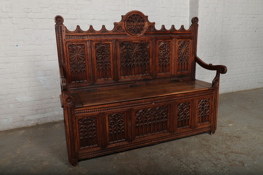 Gothic Hall Bench