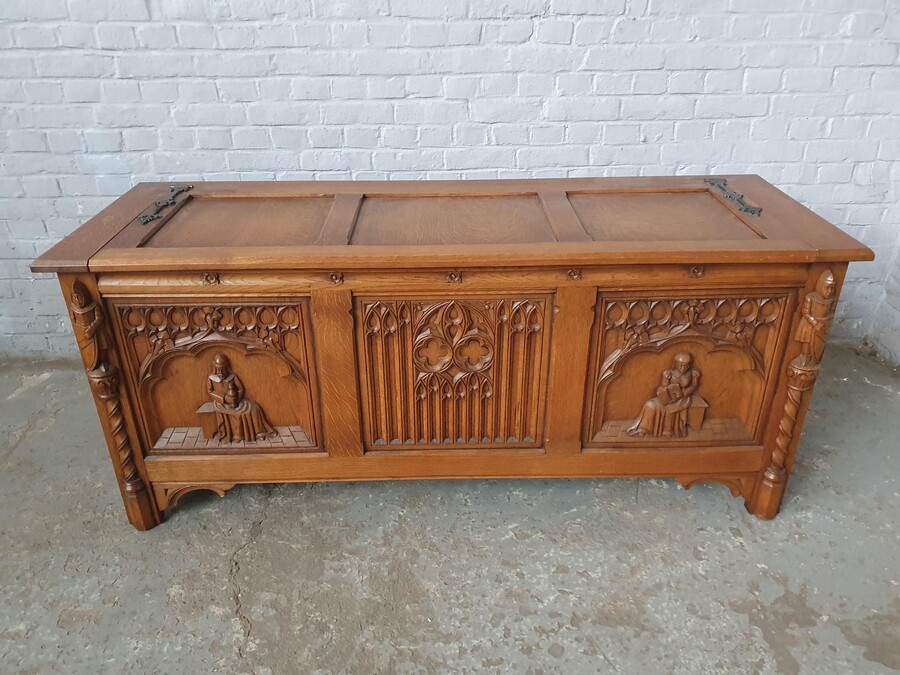 Gothic Trunk