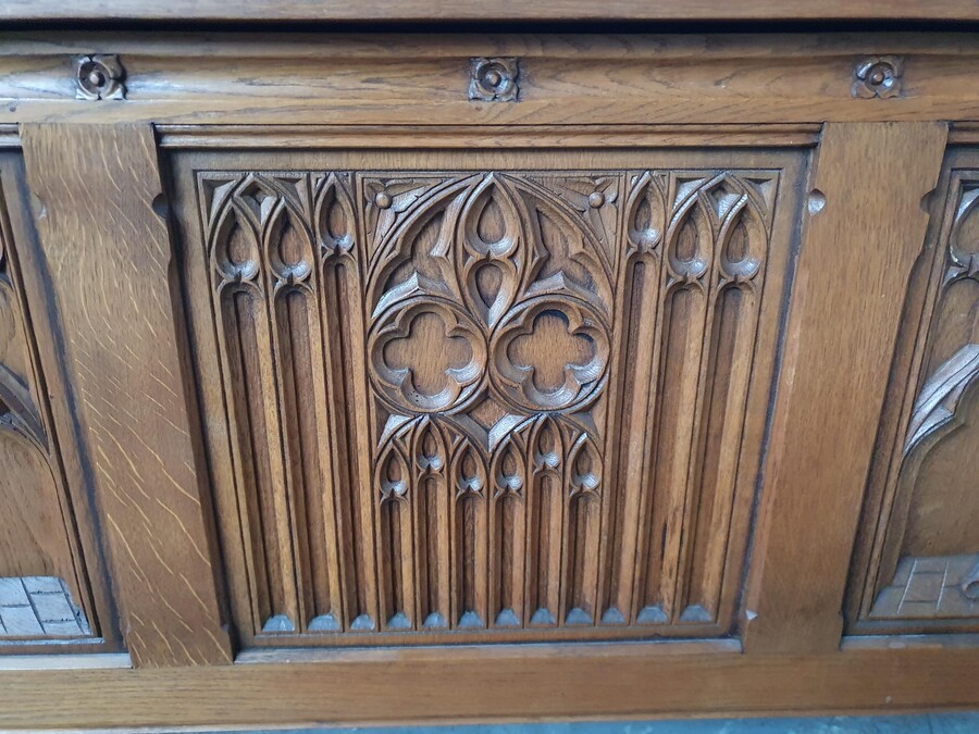 Gothic Trunk