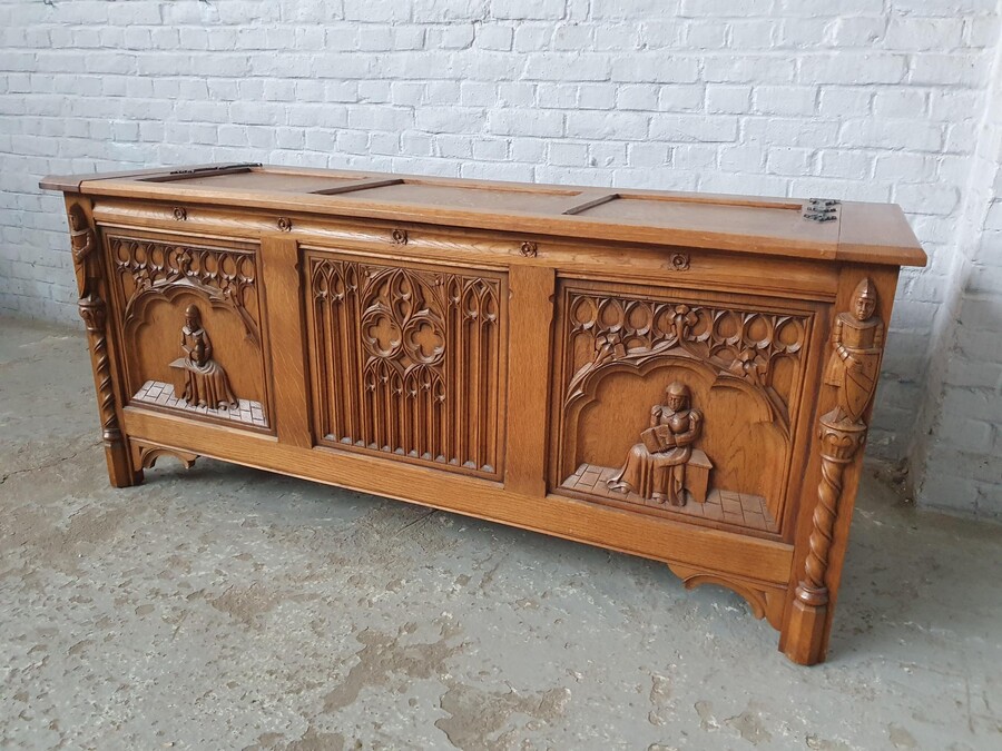 Gothic Trunk
