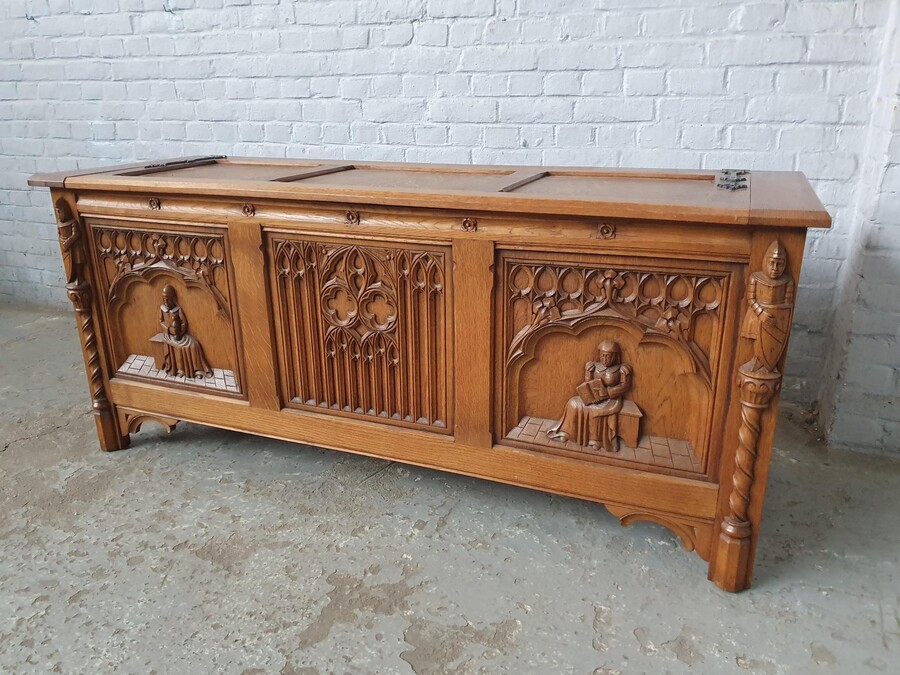 Gothic Trunk