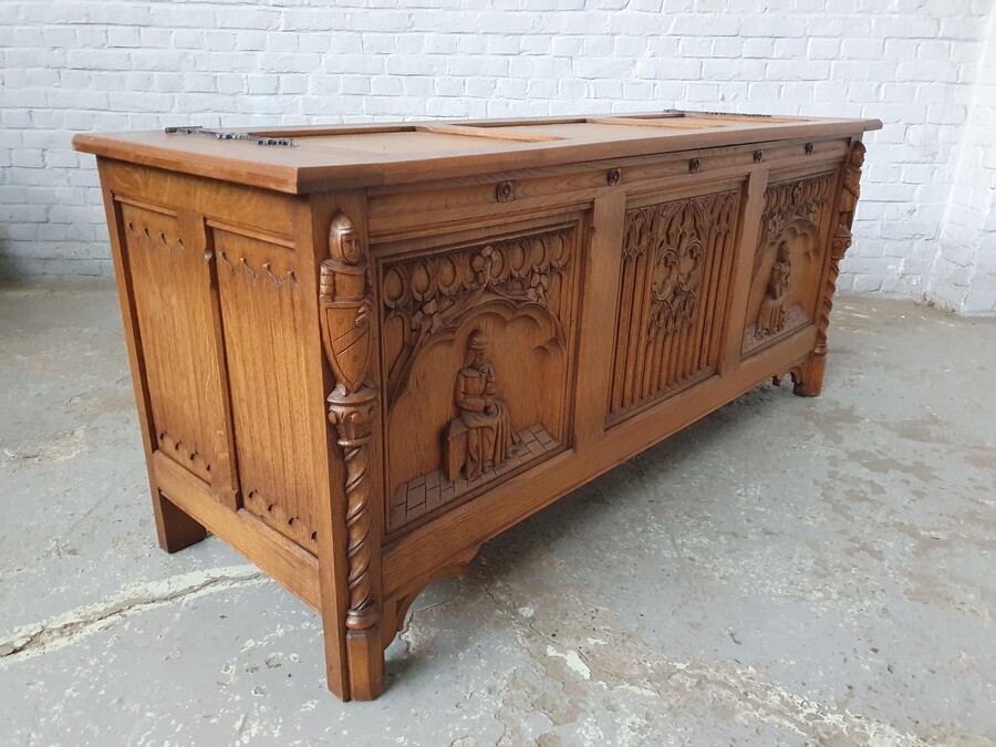 Gothic Trunk