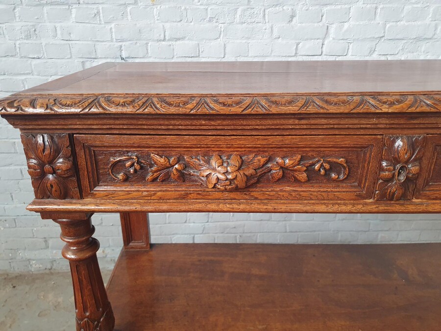 Hunting style Server