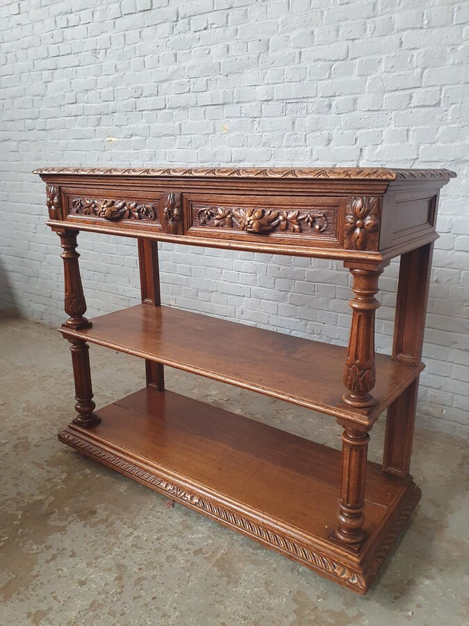 Hunting style Server