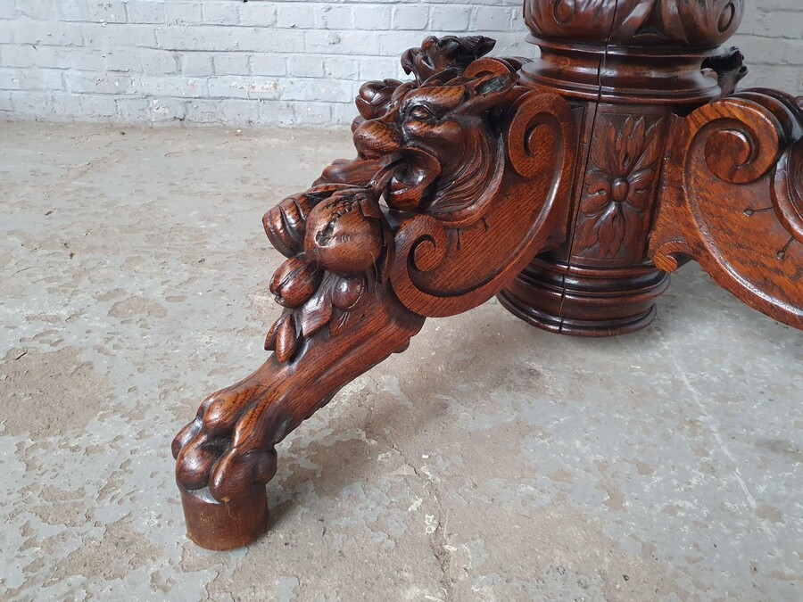 Hunting style Table +  6 chairs