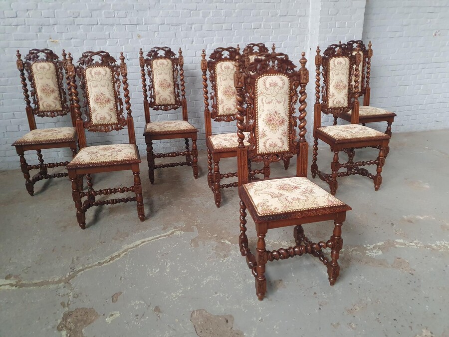 Hunting style Table +  8 chairs