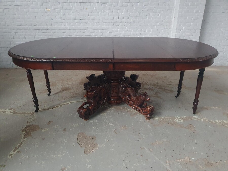 Hunting style Table +  8 chairs