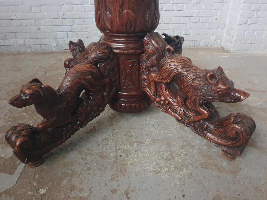 Hunting style Table +  8 chairs